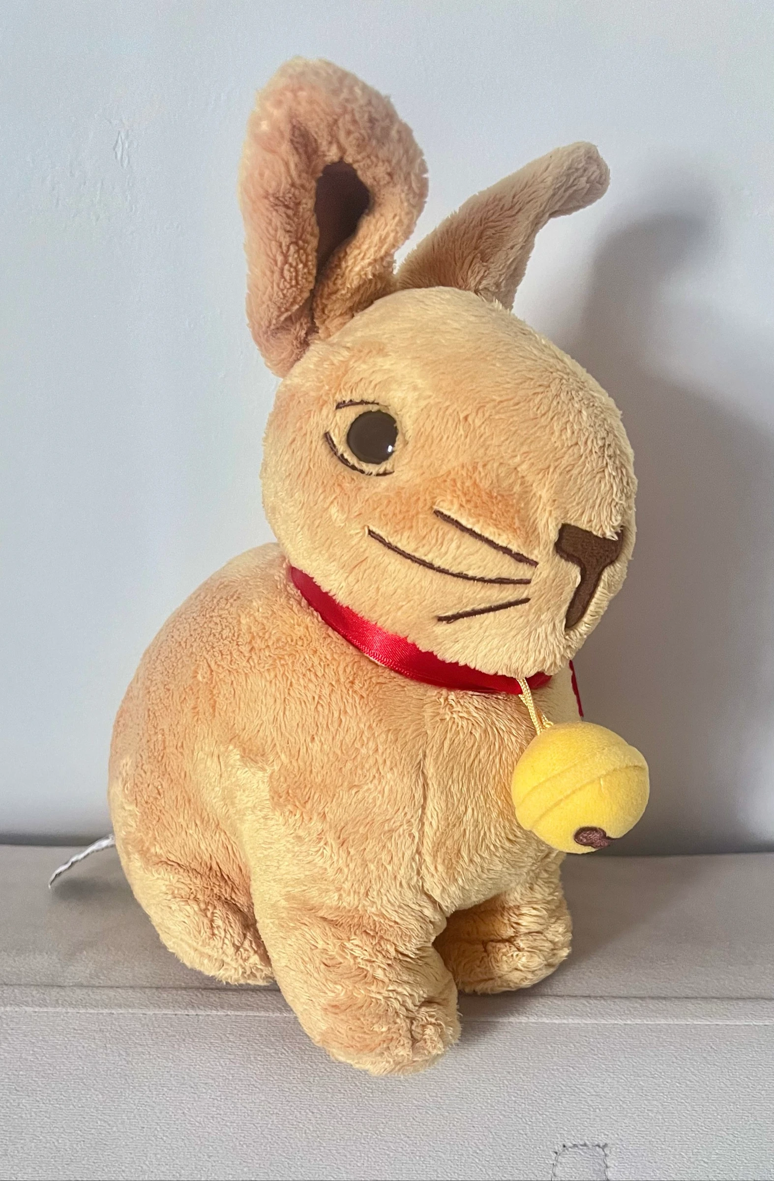Large Lindt rabbit plush – photo 2